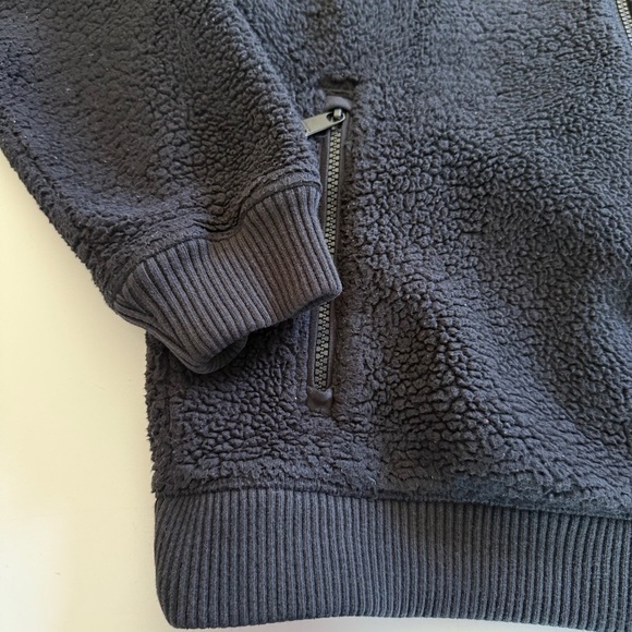 ATHLETA-Black Sherpa-Zip Up-Jacket-Winter-Cozy-Fall-Layering-Athletic-Small Tall - Picture 9 of 9